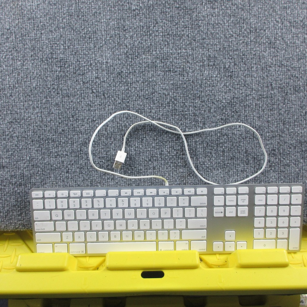 Apple Keyboard A1243 Wired USB Silver Aluminum Numeric QWERTY English Parts Only